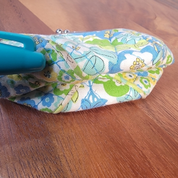 Vera Brandly English Meadow Floral Quilted Count Purse Small Kiss Lick Bag - Picture 10 of 16